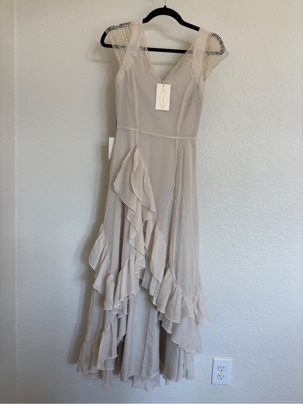 Joyfolie Baylin Cream Ruffle-Trim Maxi Dress